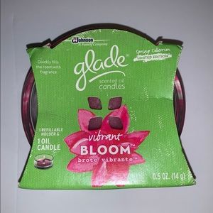 Glade Scented Oil Candle Holder and Candle Vibrant Bloom Limited Edition